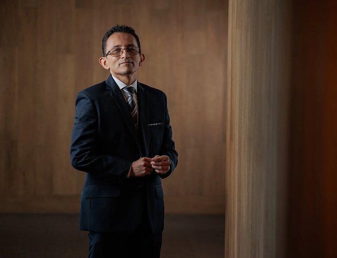 Dr. Alejandro Lenin: Liderazgo médico y humanismo